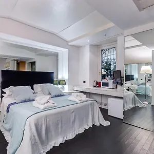 https://via-condotti-private-suite.it-romehotels.com
